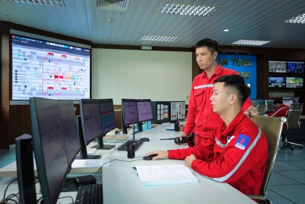 nguoi-lao-dong-pv-power-tai-nha-may-dien-ca-mau-1024x6832022111112510020231023145405.jpg?rt=20231023145411