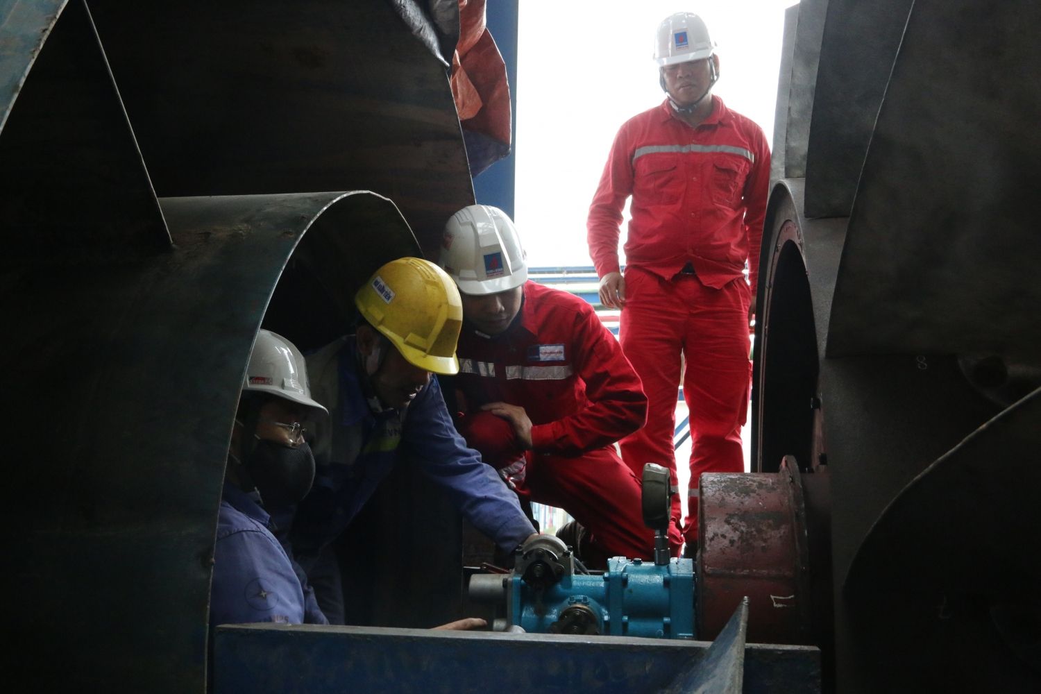 Ngày đêm bám sát tiến độ vận hành trở lại Tổ máy số 1 Nhà máy Nhiệt điện Vũng Áng 1