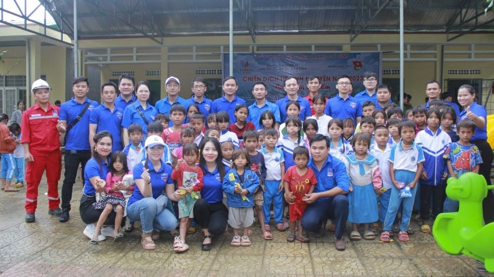 Tuổi trẻ PV Power và PV Power DHC tổ chức “Chiến dịch Hè tình nguyện năm 2023” tại huyện miền núi Sơn Tây, Quảng Ngãi