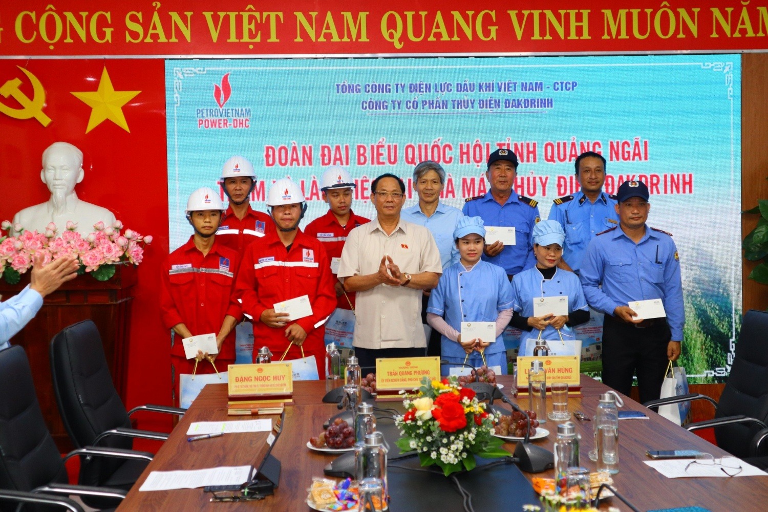 Thượng tướng Trần Quang Phương - Phó Chủ tịch Quốc hội thăm và làm việc tại Thủy điện Đakđrinh Thượng tướng Trần Quang Phương - Phó Chủ tịch Quốc hội thăm và làm việc tại Thủy điện Đakđrinh