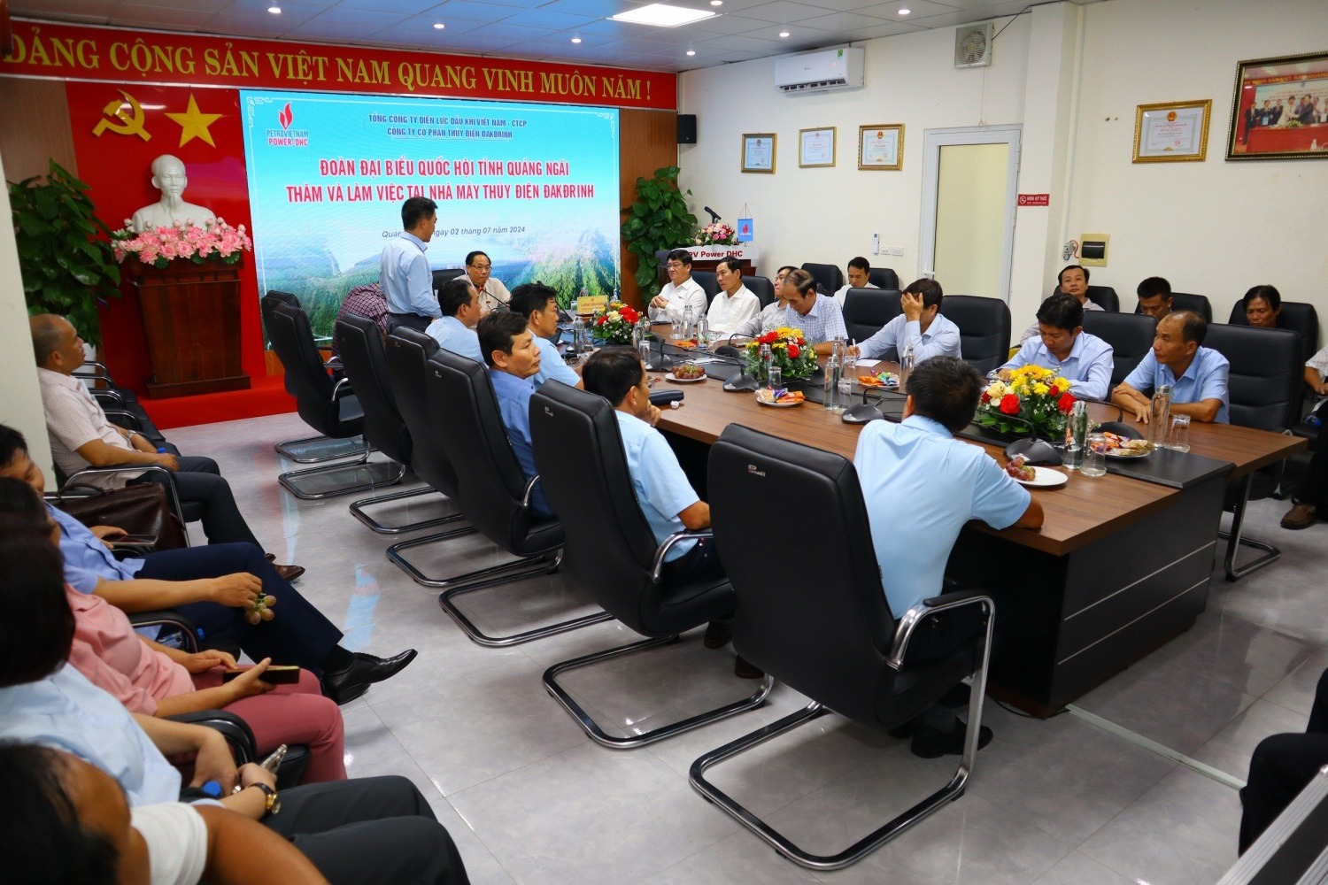 Thượng tướng Trần Quang Phương - Phó Chủ tịch Quốc hội thăm và làm việc tại Thủy điện Đakđrinh Thượng tướng Trần Quang Phương - Phó Chủ tịch Quốc hội thăm và làm việc tại Thủy điện Đakđrinh