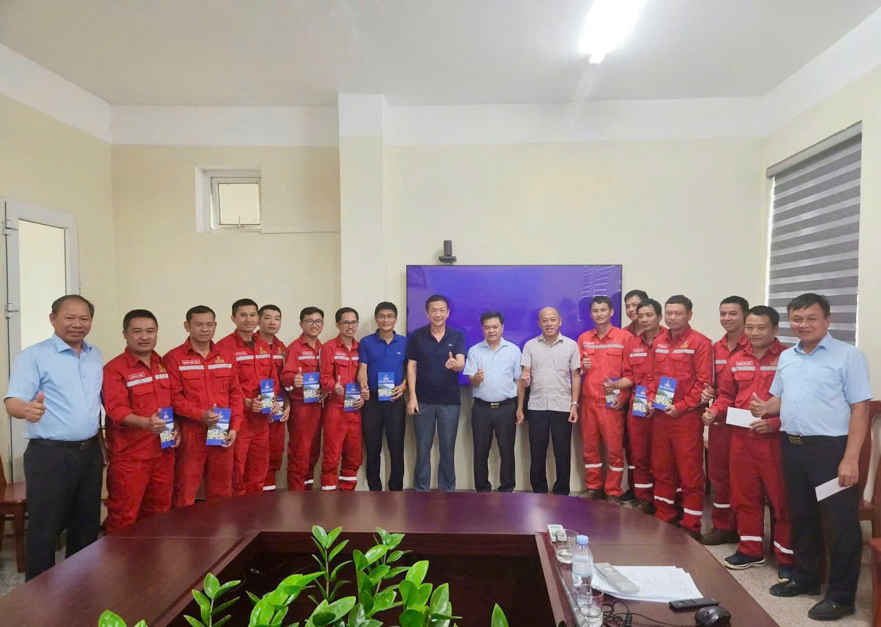 Những "người hùng" áo đỏ tại Nhà máy Thủy điện Nậm Nơn