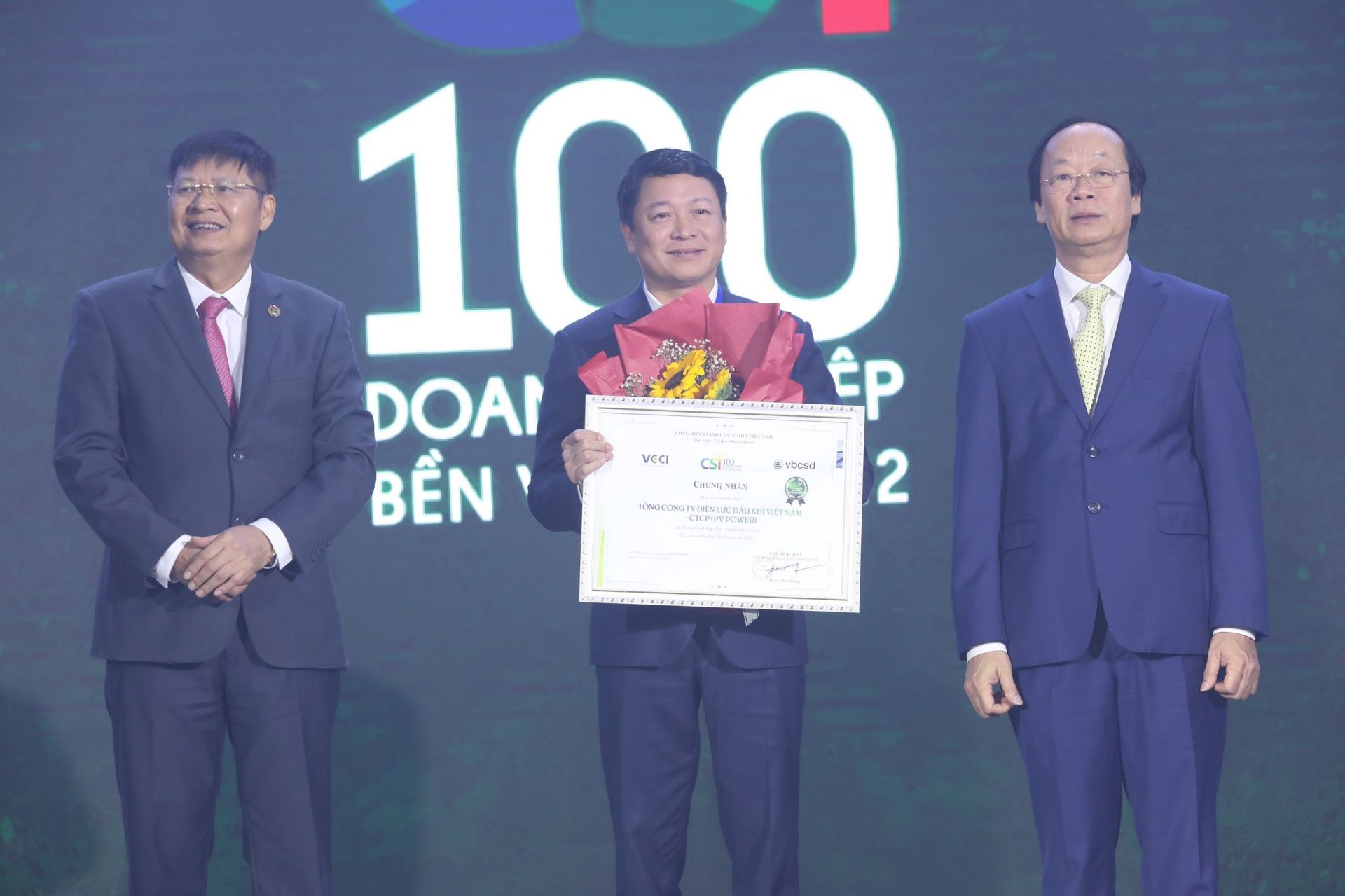 PV POWER ĐƯỢC VINH DANH TOP 100 DOANH NGHIỆP BỀN VỮNG NĂM 2022