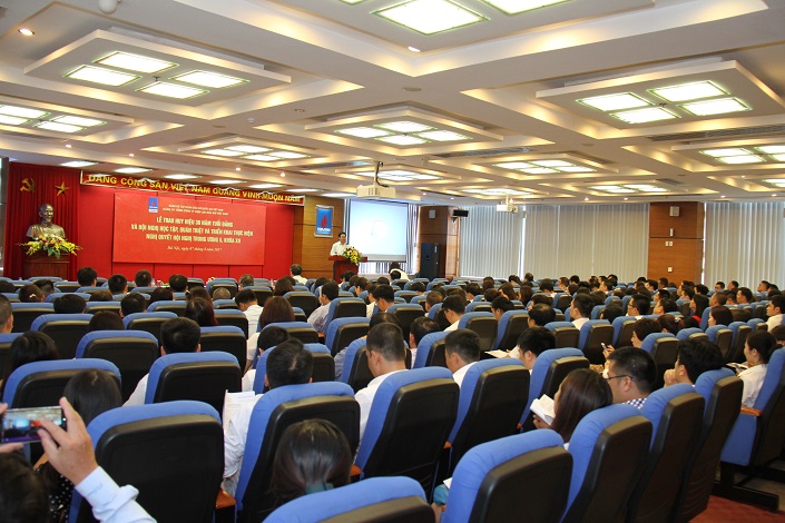 PV Power tổ chức lễ trao tặng huy hiệu 30 năm tuổi đảng và Hội nghị học tập, quán triệt Nghị quyết TW 5 (Khóa XII) khu vực phía Bắc