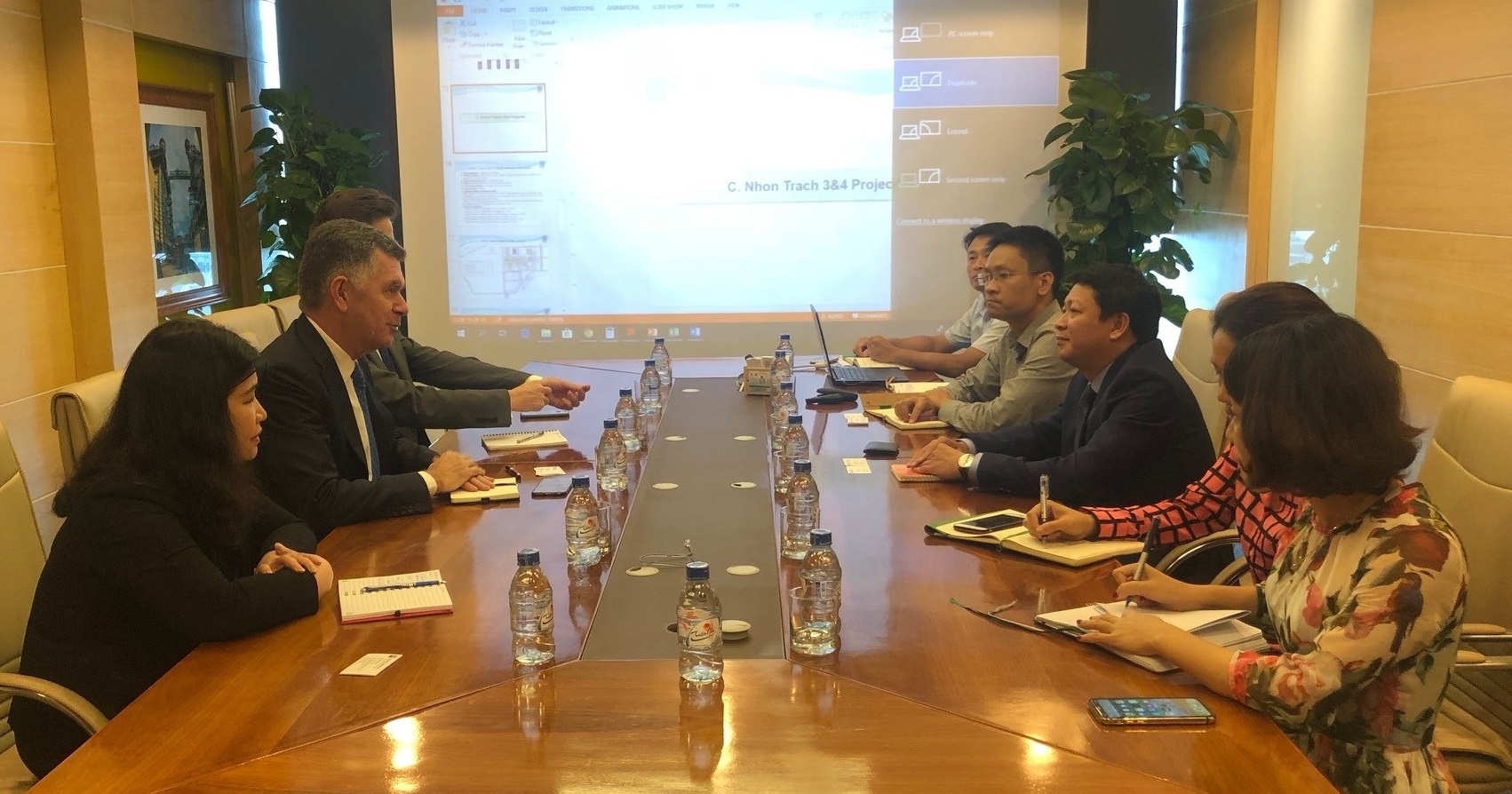 PV Power làm việc với đại diện ngân hàng Société Générale