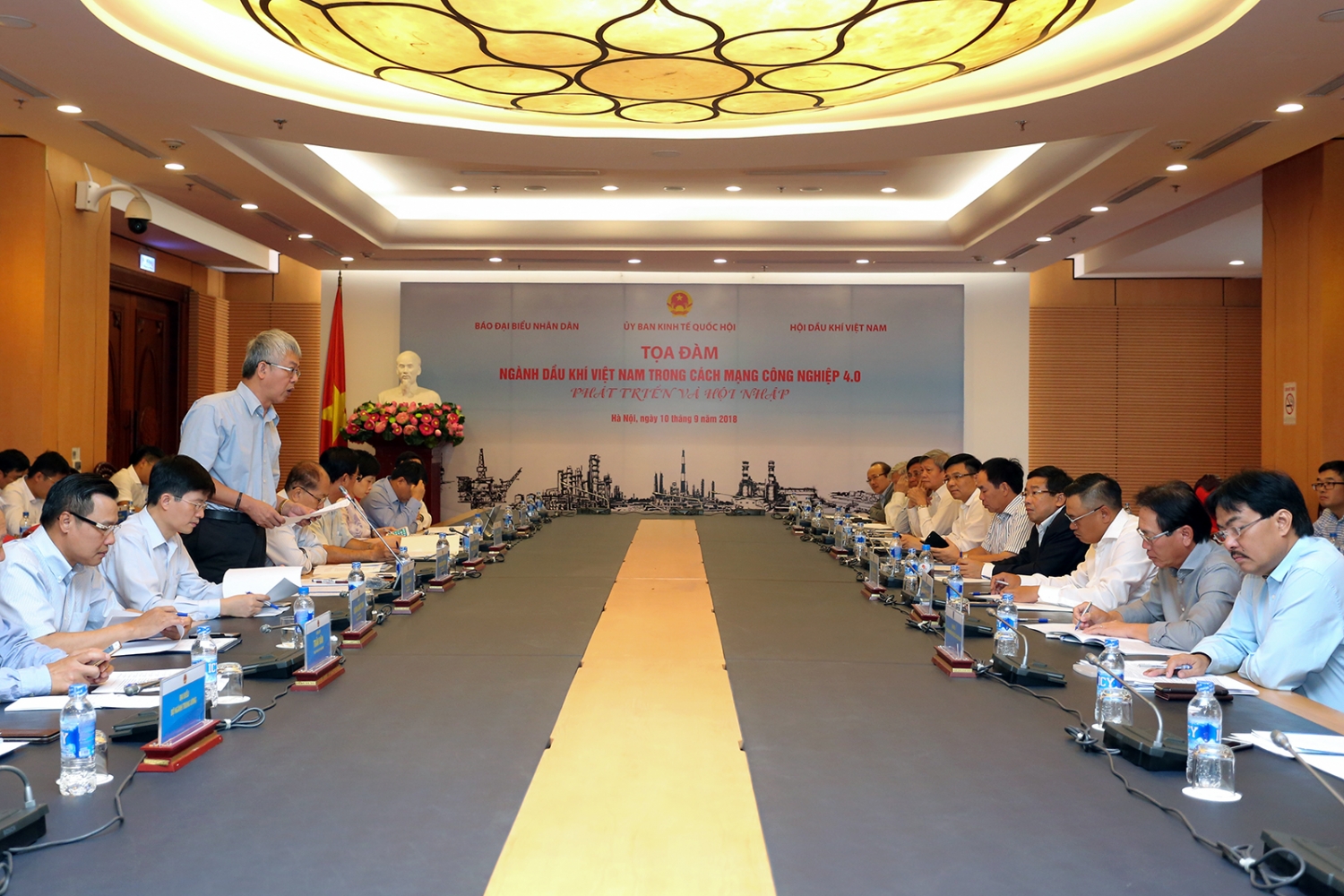 TỌA ĐÀM " NGÀNH DẦU KHÍ VIỆT NAM TRONG CÁCH MẠNG CÔNG NGHIỆP 4.0”: GHI NHẬN NHIỀU KHÓ KHĂN, THÁCH THỨC VỚI NGÀNH DẦU KHÍ