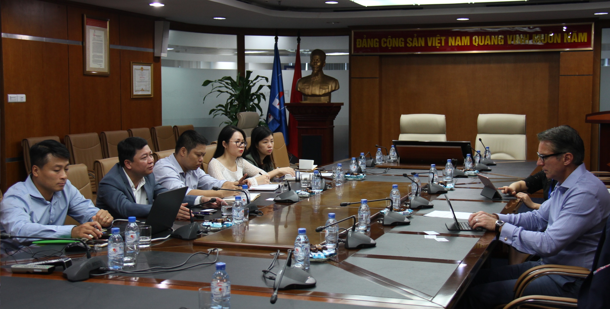 PV POWER LÀM VIỆC VỚI QUỸ MORGAN STANLEY INVESTMENT MANAGEMENT