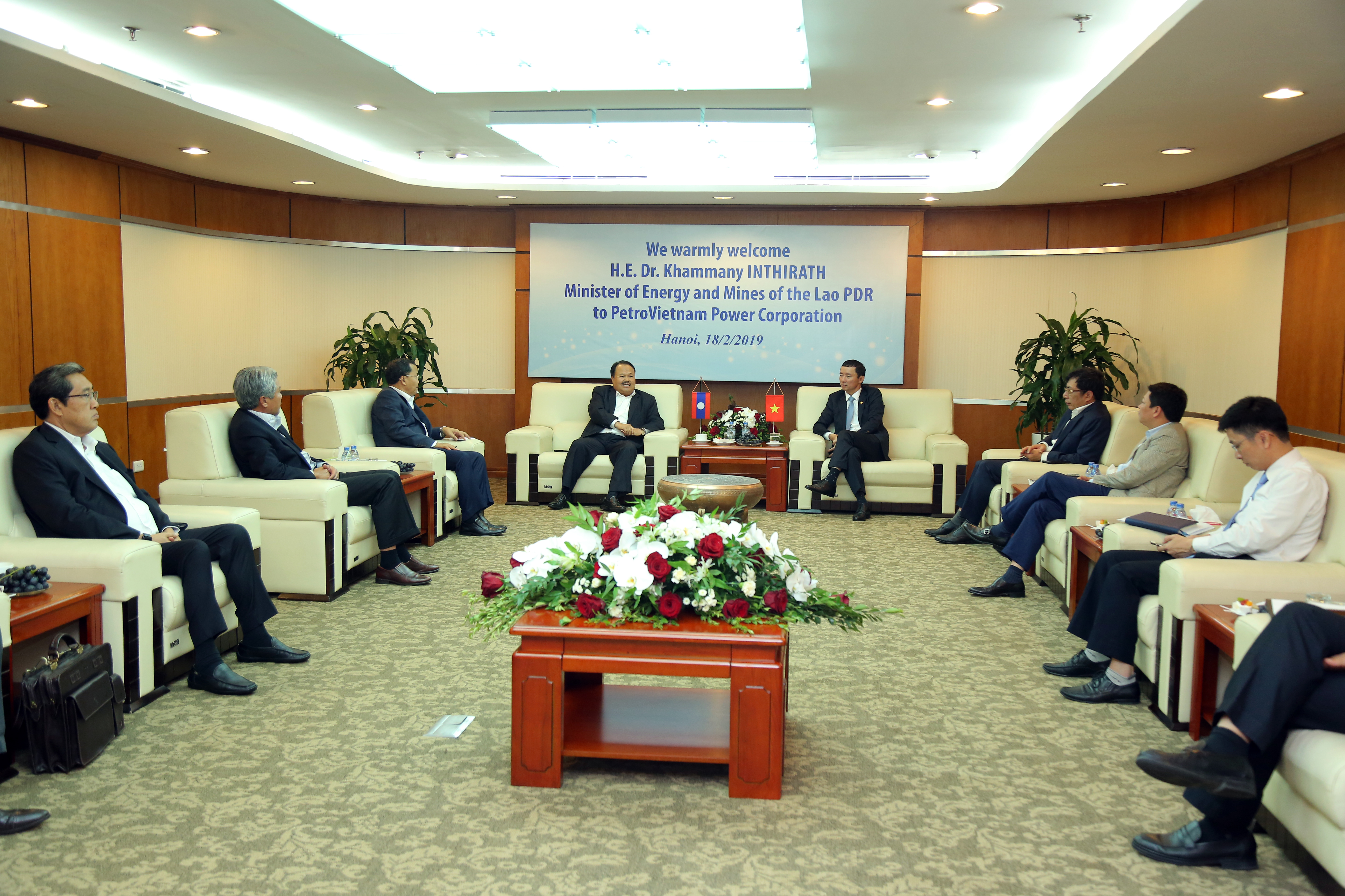 BỘ TRƯỞNG BỘ NĂNG LƯỢNG VÀ MỎ NƯỚC CHDCND LÀO LÀM VIỆC VỚI PVPOWER