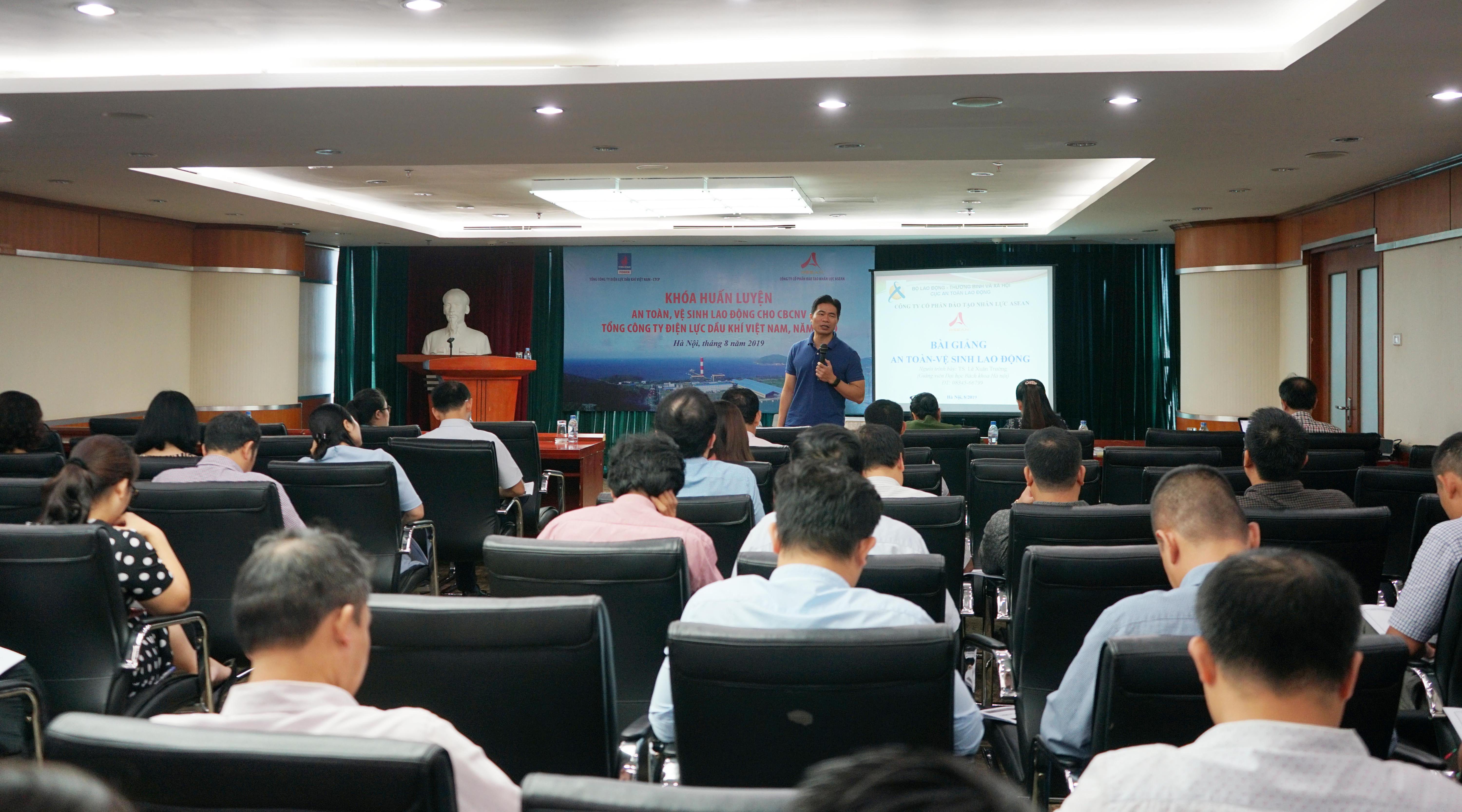 ​KHAI GIẢNG KHÓA HUẤN LUYỆN AN TOÀN, VỆ SINH LAO ĐỘNG CHO CBCNV PV POWER