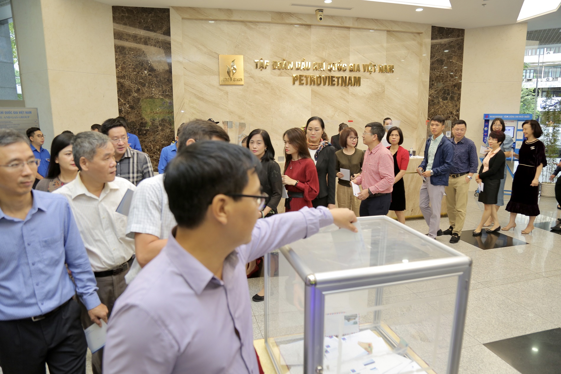 Hướng về miền Trung yêu thương: Cán bộ người lao động Petrovietnam dành gần 5 tỷ đồng ủng hộ đồng bào vùng lũ