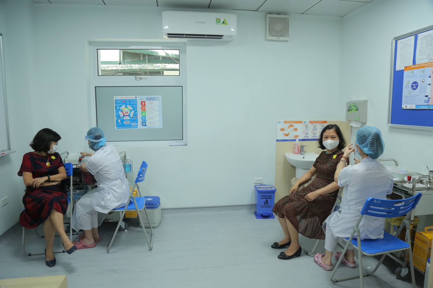  <em>Cán bộ nhân viên PV Power tiêm vắc xin phòng Covid-19</em>