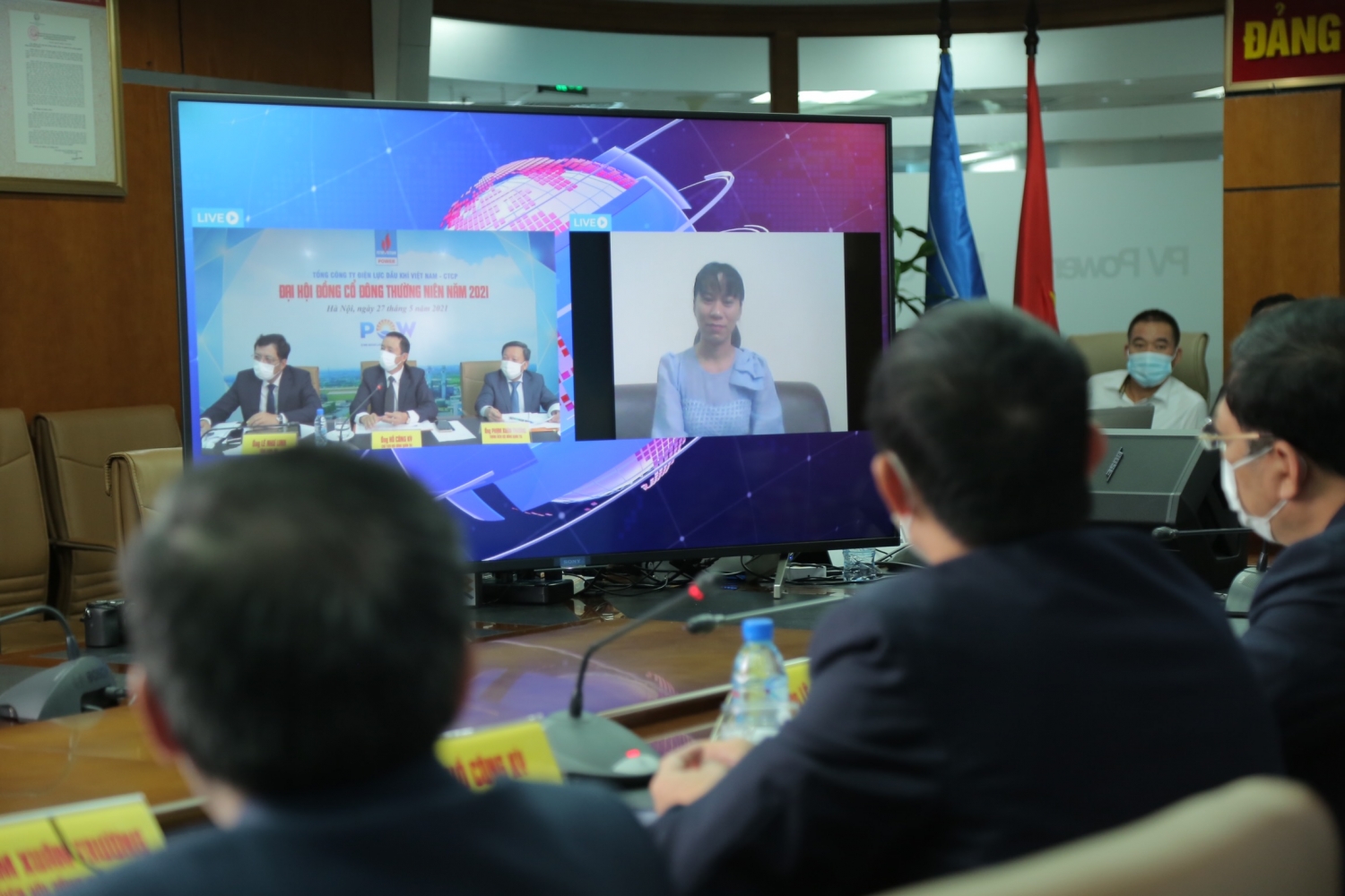  Các cổ đông tham gia thảo luận trực tuyến