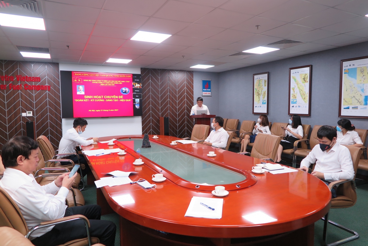  Các đảng viên Chi bộ PVPF tham luận tại buổi sinh hoạt chuyên đề Đoàn kết - Kỷ cương - Sáng tạo - Hiệu quả