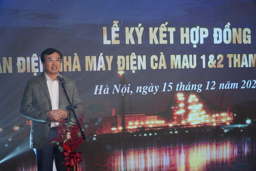  Ông Hoàng Quốc Vượng phát biểu tại buổi lễ