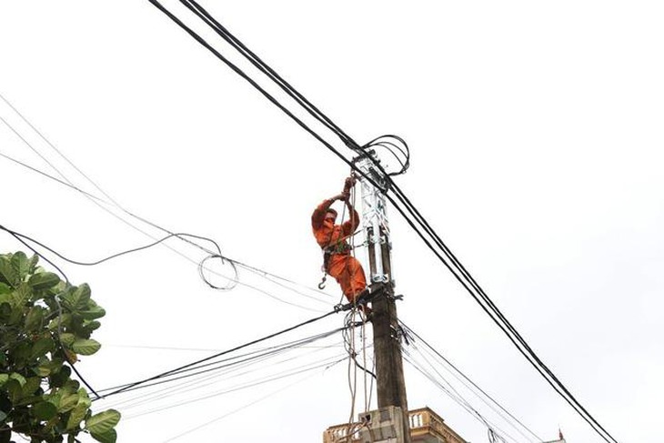 Đối diện nguy cơ thiếu điện