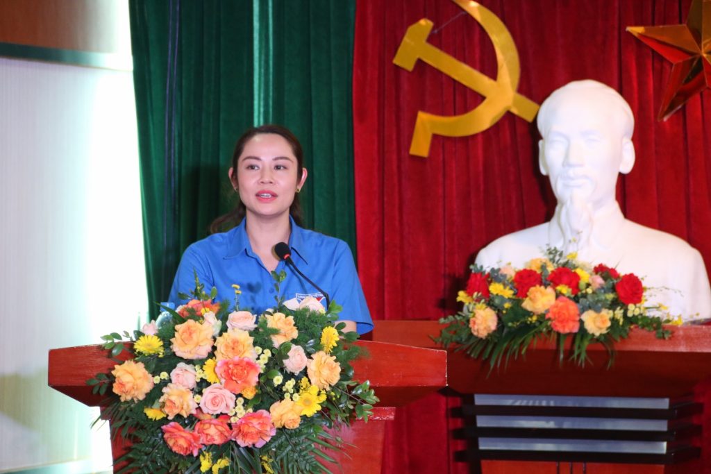  Đồng chí Vũ Thị Thu Hương - Bí thư Đoàn Tập đoàn phát biểu tại đại hội