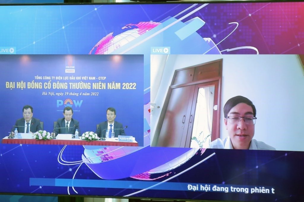  Shareholders participate in online discussion