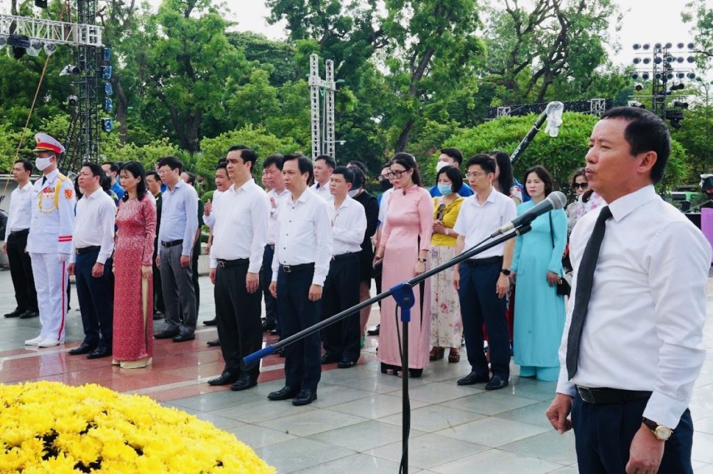  Đoàn đại biểu PV Power thành kính dành phút mặc niệm tưởng nhớ các anh hùng liệt sĩ