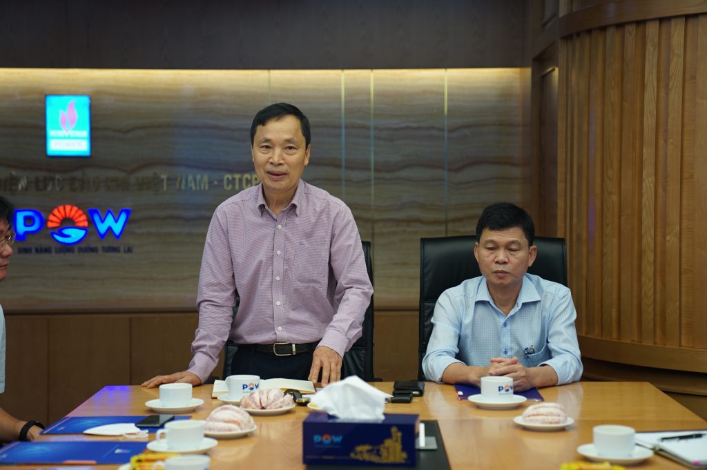  Đồng chí Nguyễn Duy Hinh – Chủ tịch Công đoàn Tổng Công ty chủ trì hội nghị.