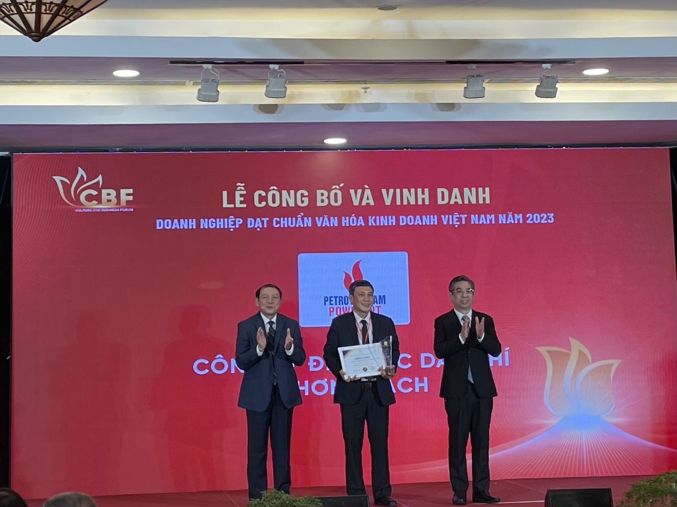 PV Power NT vinh dự đón nhận danh hiệu “Doanh nghiệp đạt chuẩn văn hóa kinh doanh Việt Nam”