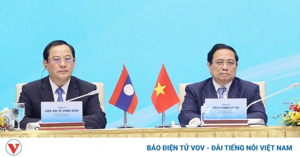 Thủ tướng Chính phủ cùng Thủ tướng Lào chủ trì Hội nghị hợp tác đầu tư Việt - Lào
