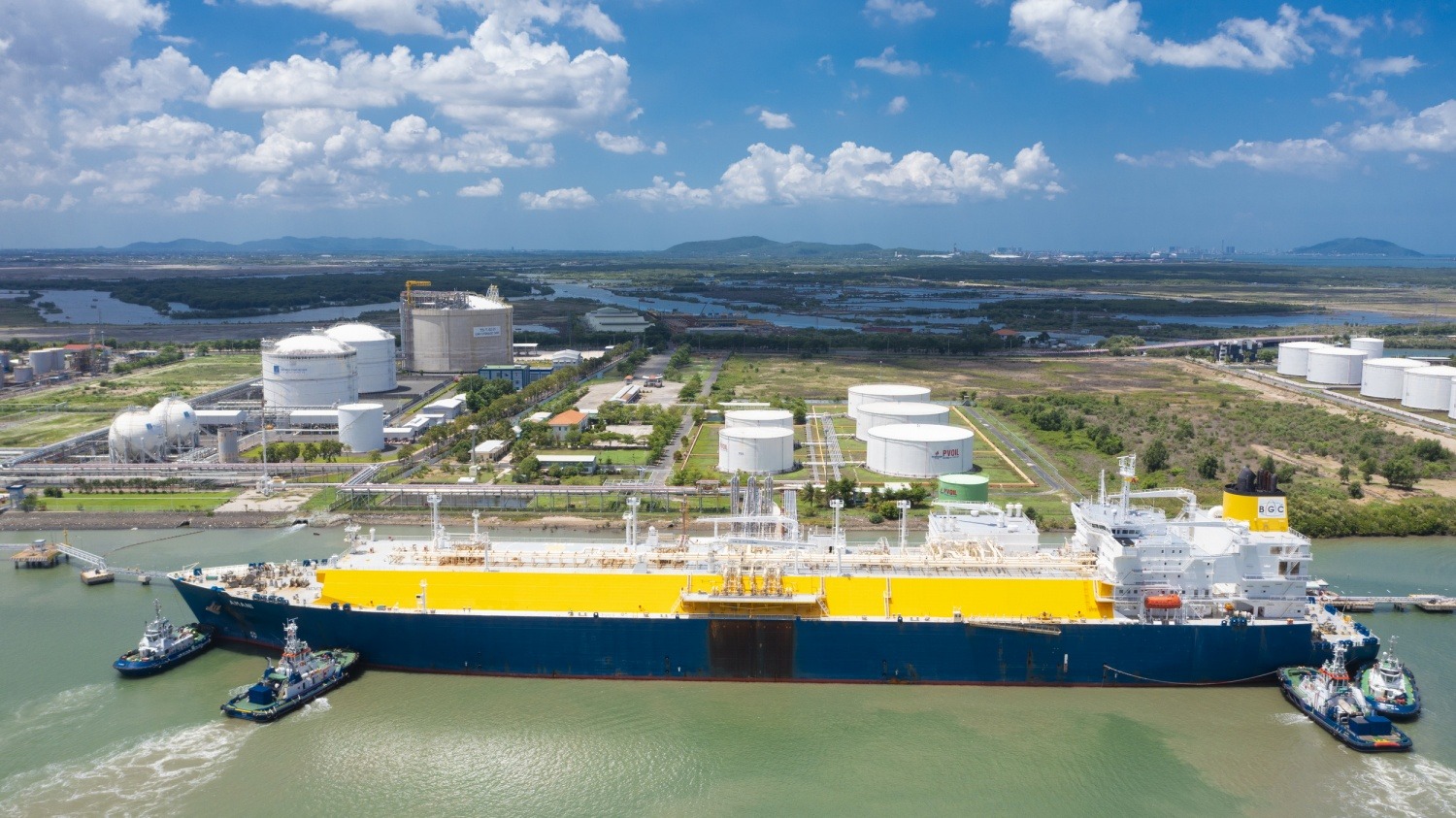 PV GAS là doanh nghiệp đầu tiên và duy nhất đủ điều kiện xuất nhập khẩu LNG, đồng thời sở hữu hệ thống hạ tầng kho cảng LNG hoàn chỉnh tại Việt Nam