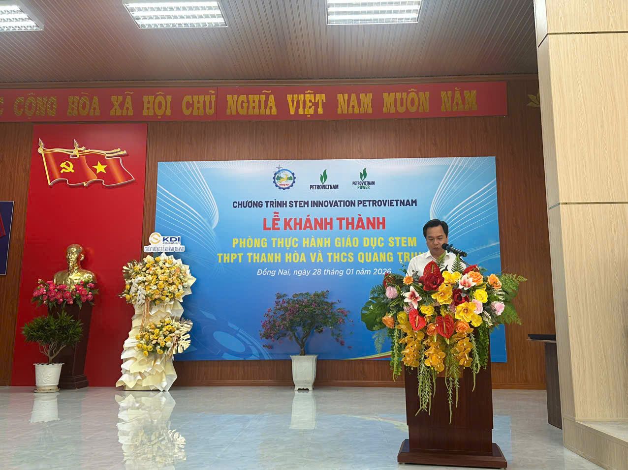 z7476160018890_6c48db2b4b806d94ed35461a2313ba95