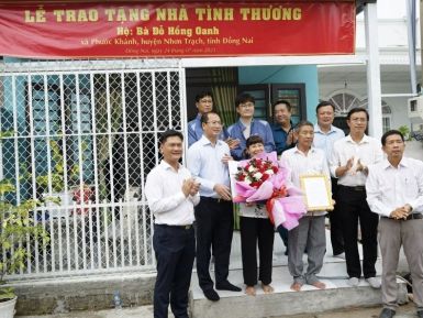 PV Power/Ban Quản lý Dự án Điện trao tặng 2 nhà tình thương tại Nhơn Trạch, Đồng Nai