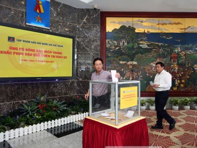 Tập đoàn Dầu khí Việt Nam phát động quyên góp ủng hộ đồng bào miền Trung