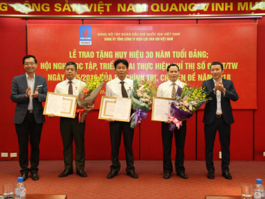 PV Power tổ chức chức Lễ trao tặng huy hiệu 30 năm tuổi Đảng và Hội nghị học tập, quán triệt, triển khai thực hiện Chỉ thị số 05-CT/TW ngày 15/5/2016 của Bộ Chính trị, chuyên đề năm 2018