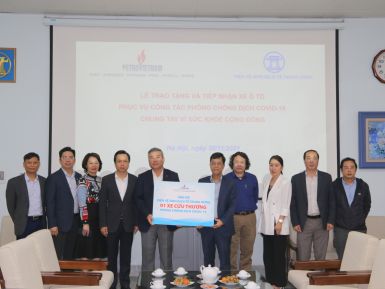Petrovietnam trao tặng xe cứu thương cho Viện Vệ sinh Dịch tễ Trung ương