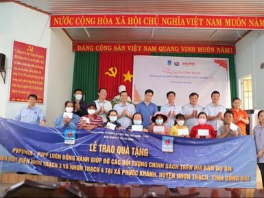 Tặng quà cho các đối tượng chính sách, gia đình có công với cách mạng tại Xã Phước Khánh, Huyện Nhơn Trạch, Tỉnh Đồng Nai