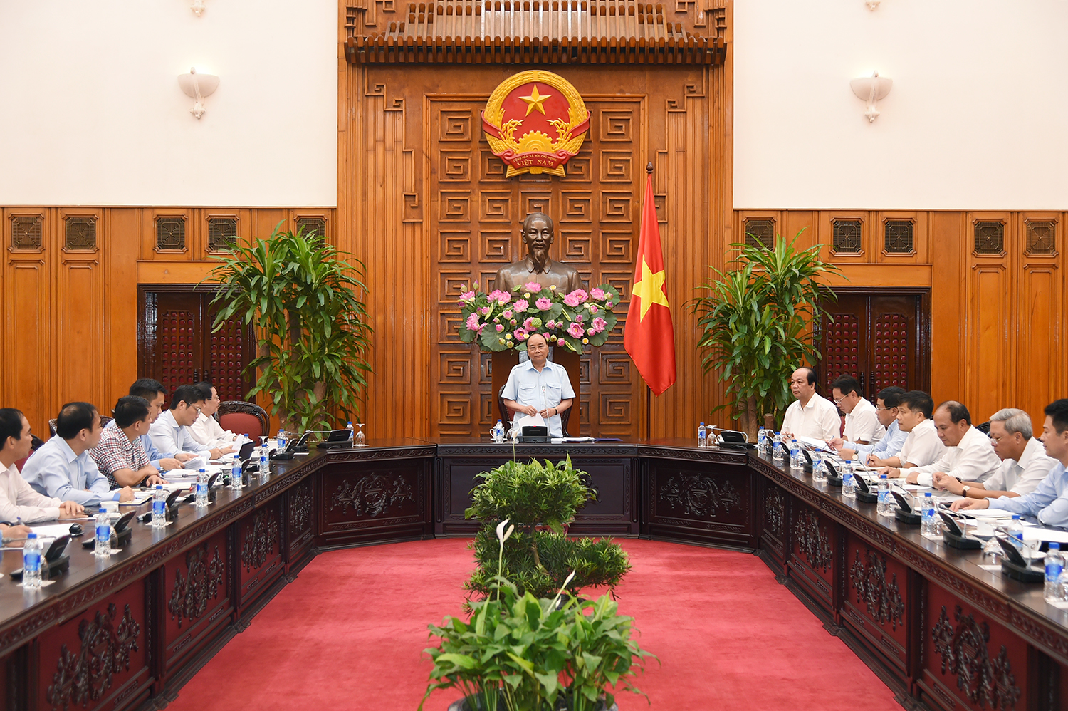 Prime Minister Nguyen Xuan Phuc:  PETROVIETNAM TO STAND FIRM IN THE MIDST OF DIFFICULTIES