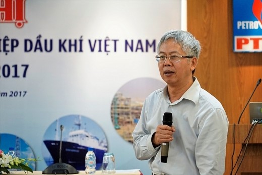 Ông Nguyễn Đức Kiên, Phó Chủ nhiệm Ủy ban Kinh tế của Quốc hội trao đổi tại hội nghị