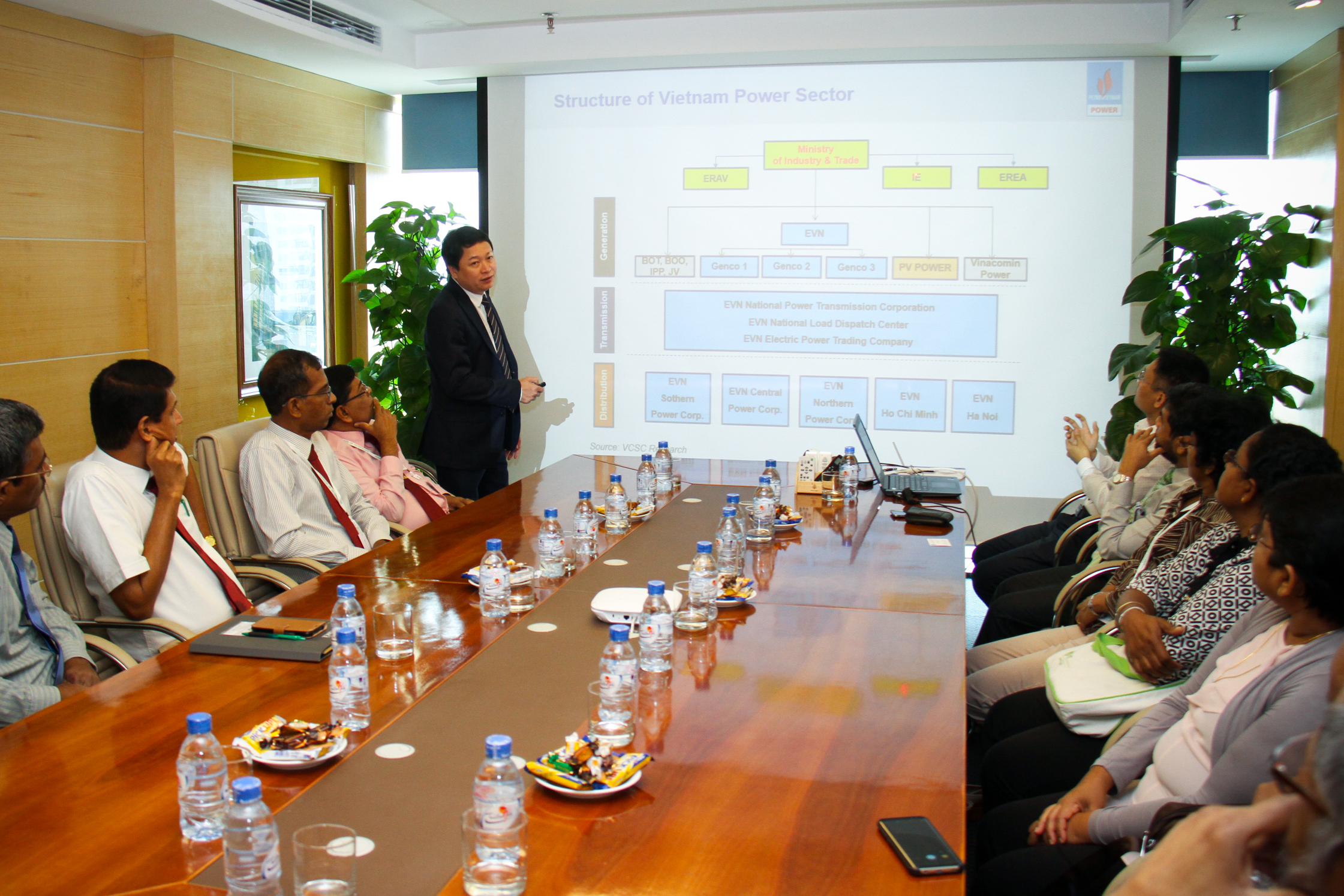 Lãnh đạo PV Power tiếp đoàn học viên Sri Lanka đang theo học tại Viện Công nghệ Châu Á (AIT)