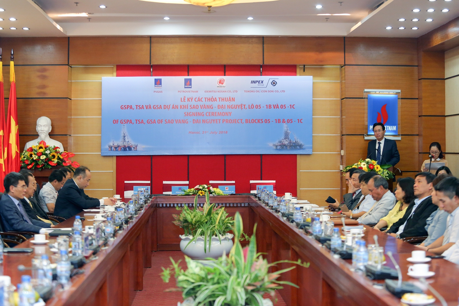 Tập đoàn Dầu khí Việt Nam ký kết các hợp đồng phát triển dự án Sao Vàng – Đại Nguyệt (Lô 05-1b&c)