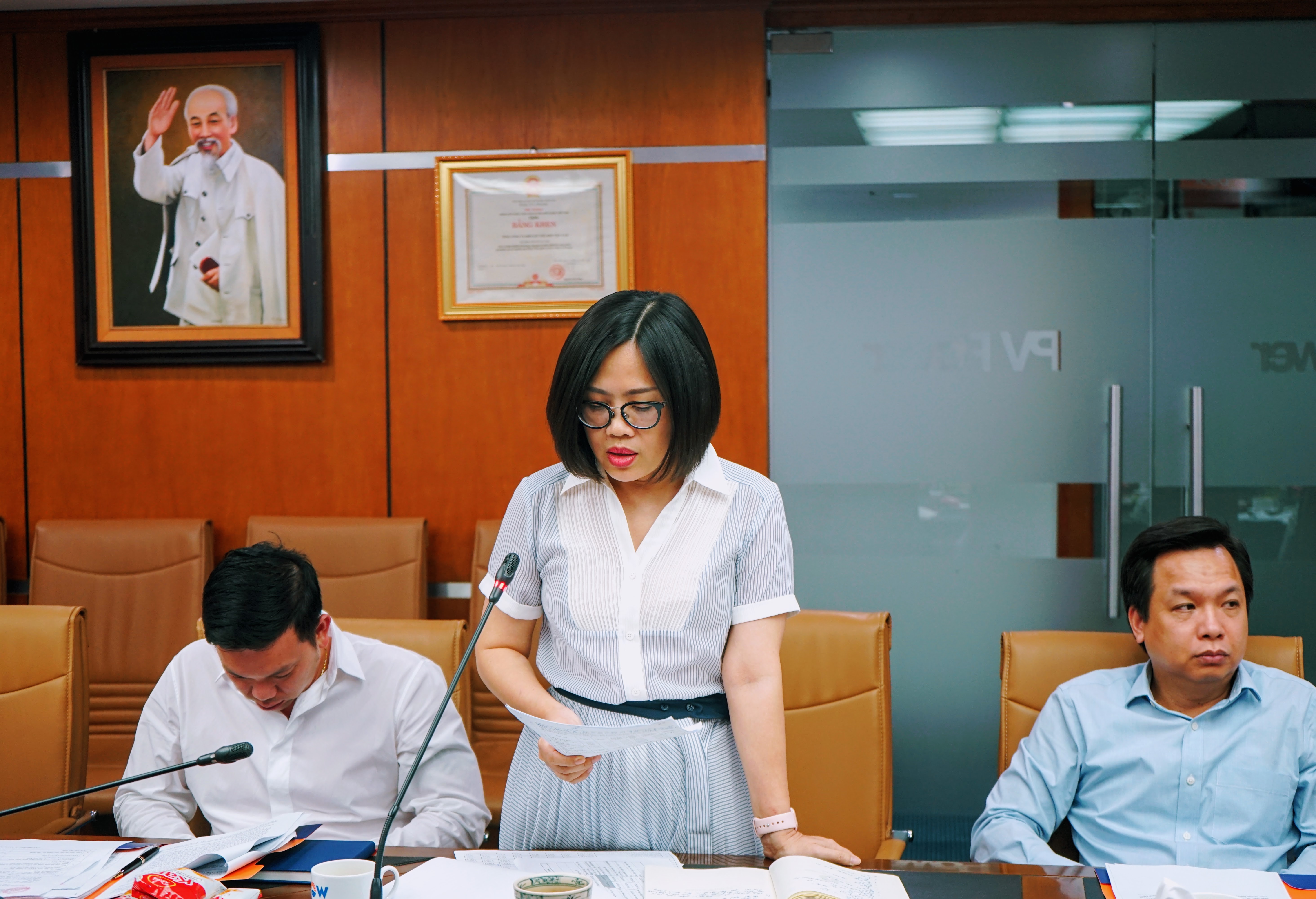  Đồng chí Nguyễn Thị Ngọc Bích trình bày báo cáo