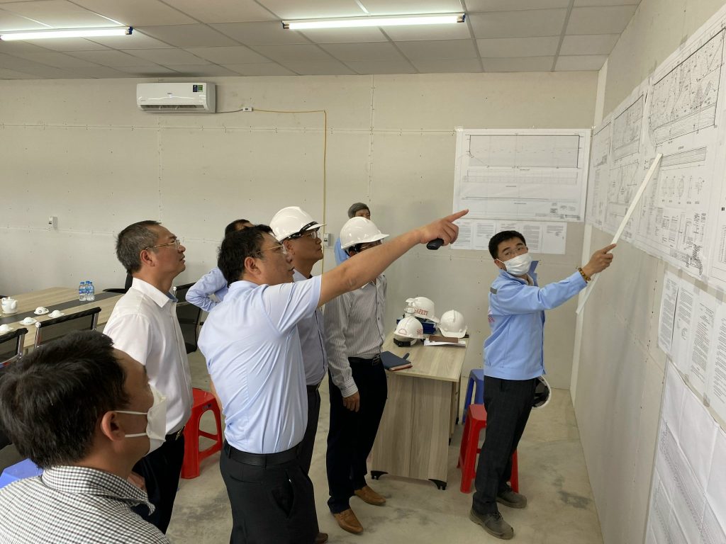  Tổng giám đốc PV Power Lê Như Linh kiểm tra tiến độ dự án.