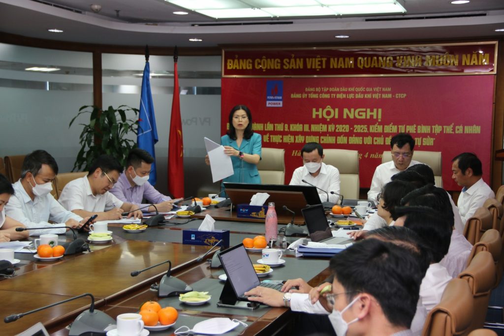  Đồng chí Ngô Hồng Vân báo cáo công tác Đảng PV Power quí I và nhiệm vụ trọng tâm quí II
