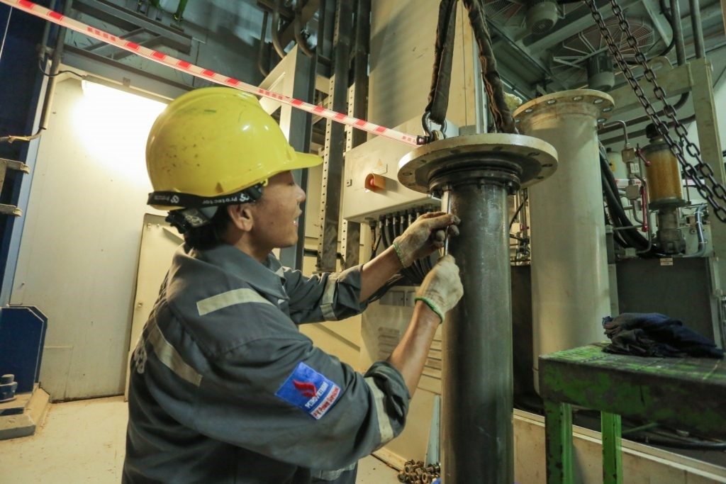  Equipment maintenance at Nhon Trach 2 power plant