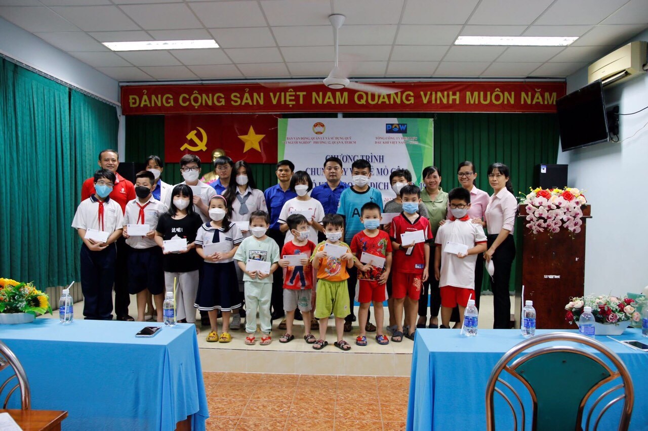 Đoàn thanh niên PV Power trao quà từ thiện cho trẻ em mồ côi tại TP. HCM và tỉnh Đồng Nai