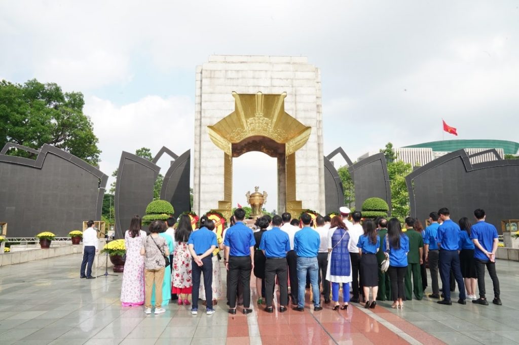  Đài tưởng niệm các Anh hùng liệt sĩ tại đường Bắc Sơn