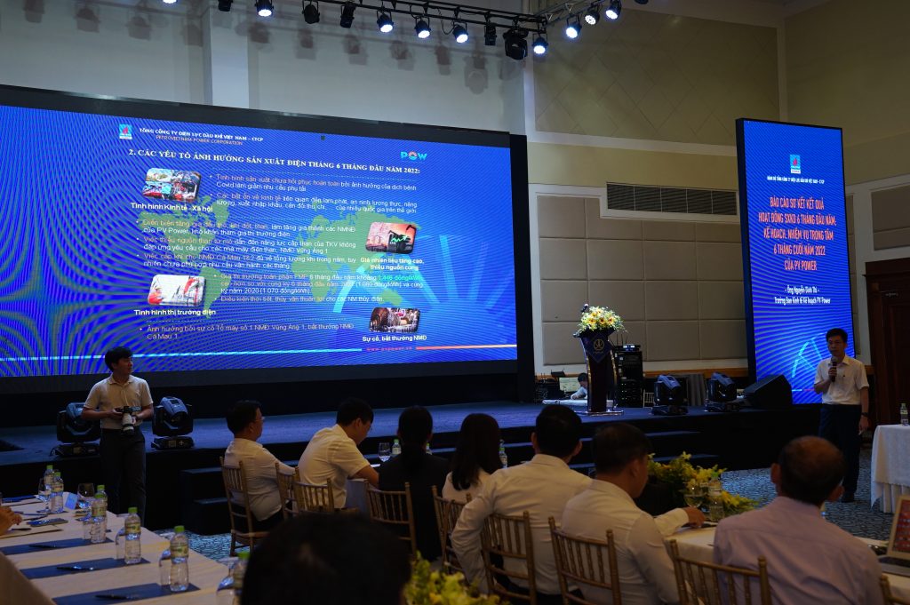  Trưởng ban Kế hoạch Nguyễn Đình Thi báo cáo kế hoạch SXKD 6 tháng đầu năm