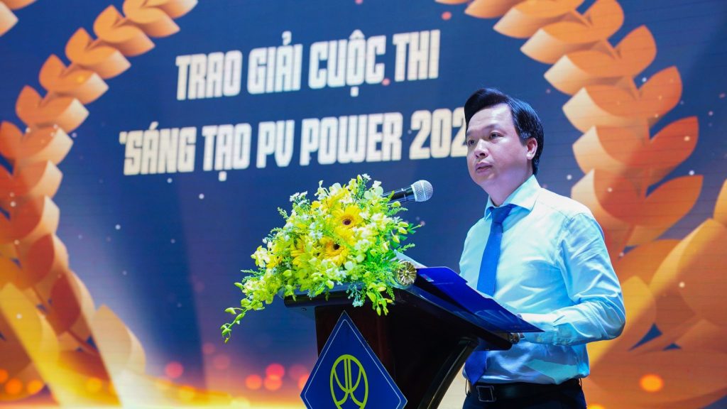  Ông Phan Ngọc Hiền phát biểu tại buổi lễ