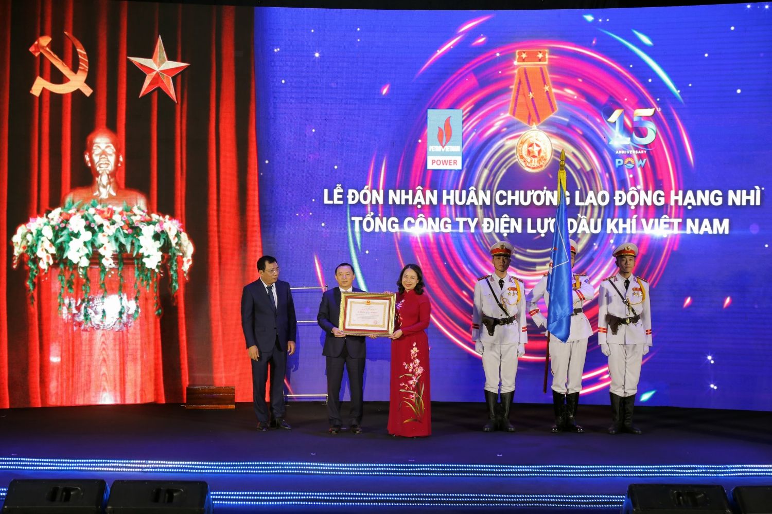 VTV - Phó Chủ tịch nước Võ Thị Ánh Xuân trao Huân chương Lao động hạng Nhì cho PV Power